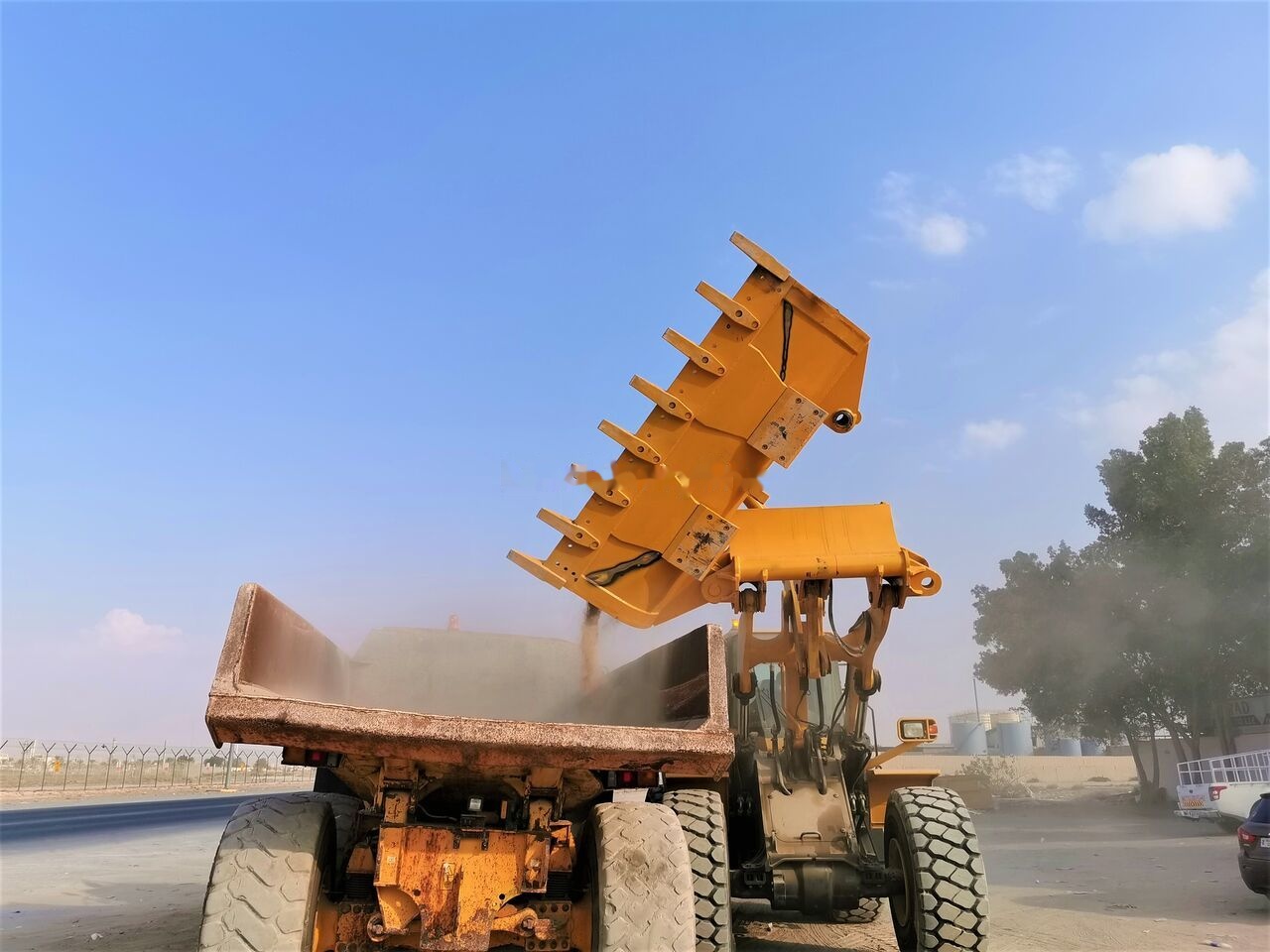 AME Side Dump Bucket - Ковш для погрузчика для Погрузчиков: фото 1 AME Side Dump Bucket - Ковш для погрузчика для Погрузчиков: фото 1