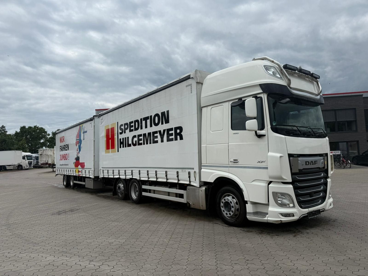 DAF XF 480 FAN LowDeck 6x2 Jumbo Inklusive Anhänger - Тентованный грузовик: фото 1 DAF XF 480 FAN LowDeck 6x2 Jumbo Inklusive Anhänger - Тентованный грузовик: фото 1