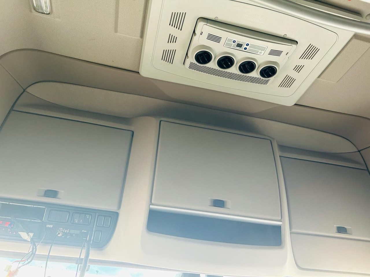 Тентованный грузовик DAF XF 480 FAN LowDeck 6x2 Jumbo Inklusive Anhänger: фото 15