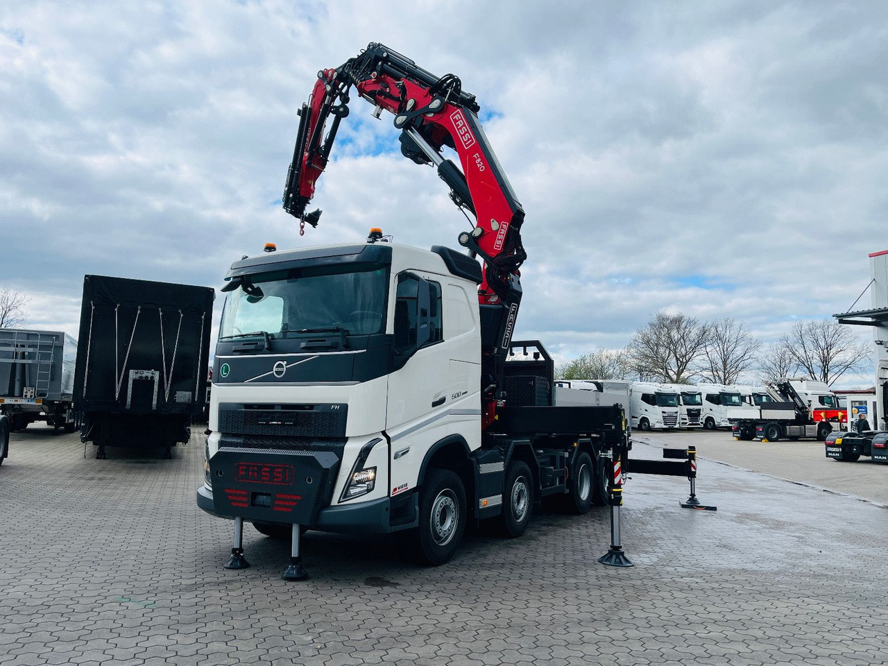 Volvo FH 500 8x4 Kran F820 RA2.27 Jib & Winde Sofort - Грузовик, Автоманипулятор: фото 1 Volvo FH 500 8x4 Kran F820 RA2.27 Jib & Winde Sofort - Грузовик, Автоманипулятор: фото 1