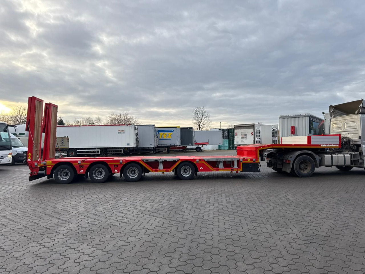 Kässbohrer K.SLA R 4 / 2N 18/40 Tieflader Radmulden tele - Низкорамный полуприцеп: фото 5 Kässbohrer K.SLA R 4 / 2N 18/40 Tieflader Radmulden tele - Низкорамный полуприцеп: фото 5