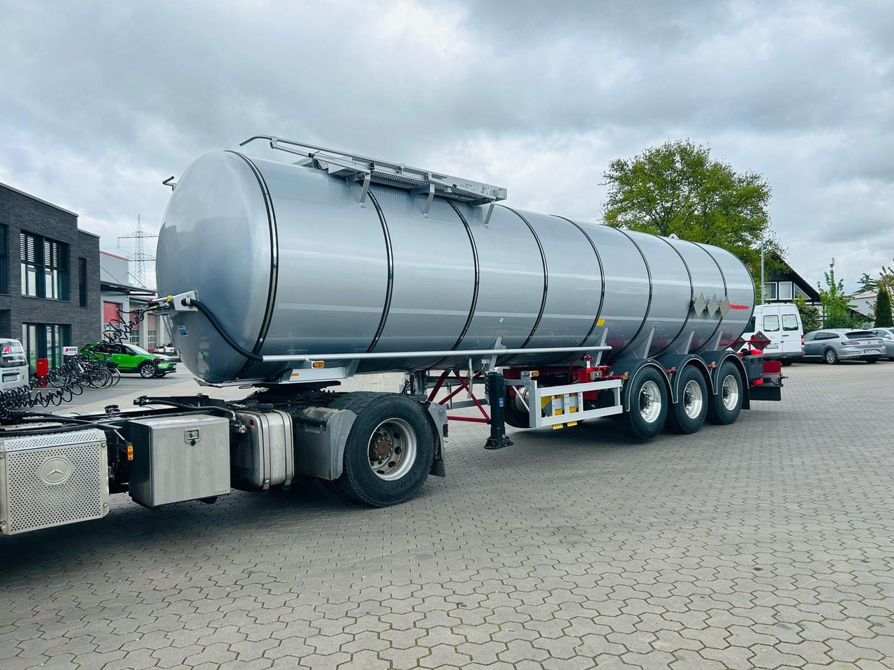 Kässbohrer STS.SS Edelstahl Tankauflieger Bitumen 32m³ - Полуприцеп-цистерна: фото 2 Kässbohrer STS.SS Edelstahl Tankauflieger Bitumen 32m³ - Полуприцеп-цистерна: фото 2