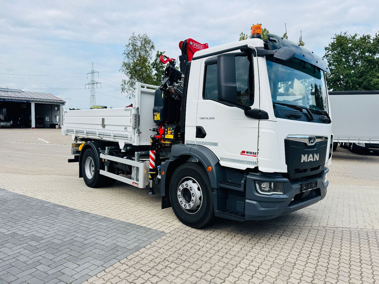 MAN 18.320 4x2 mit Fassi Ladekran Sofort Verfügbar - Самосвал, Автоманипулятор: фото 2 MAN 18.320 4x2 mit Fassi Ladekran Sofort Verfügbar - Самосвал, Автоманипулятор: фото 2