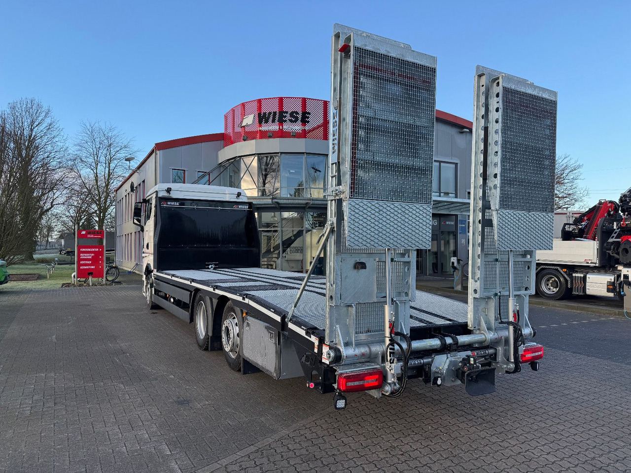 MAN Baumaschinen- Arbeitsbühnentransporter Rampen - Автовоз: фото 5 MAN Baumaschinen- Arbeitsbühnentransporter Rampen - Автовоз: фото 5