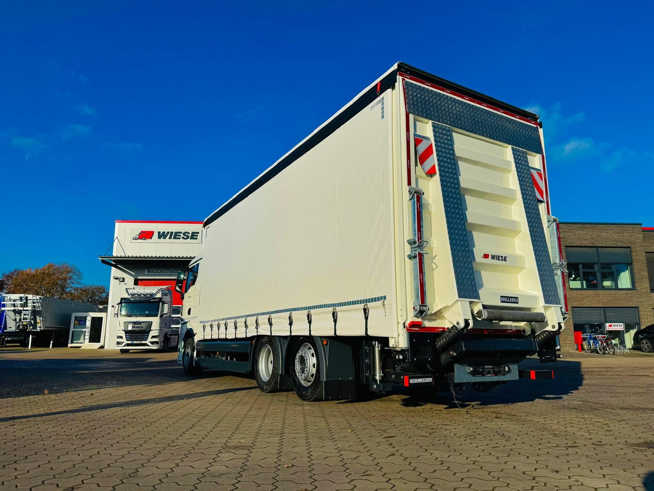 MAN TGX 26.440 6x2 LL Schwerlast Ladebordwand/Rampe - Тентованный грузовик: фото 5 MAN TGX 26.440 6x2 LL Schwerlast Ladebordwand/Rampe - Тентованный грузовик: фото 5