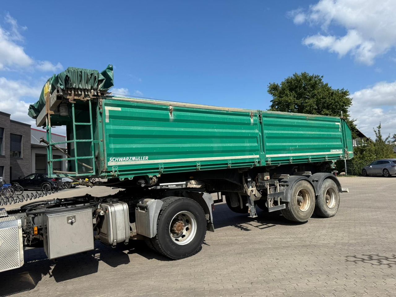 Schwarzmüller 2 Achs Dreiseitenkipper 21m³ mit elektr. Verdeck - Самосвальный полуприцеп: фото 4 Schwarzmüller 2 Achs Dreiseitenkipper 21m³ mit elektr. Verdeck - Самосвальный полуприцеп: фото 4