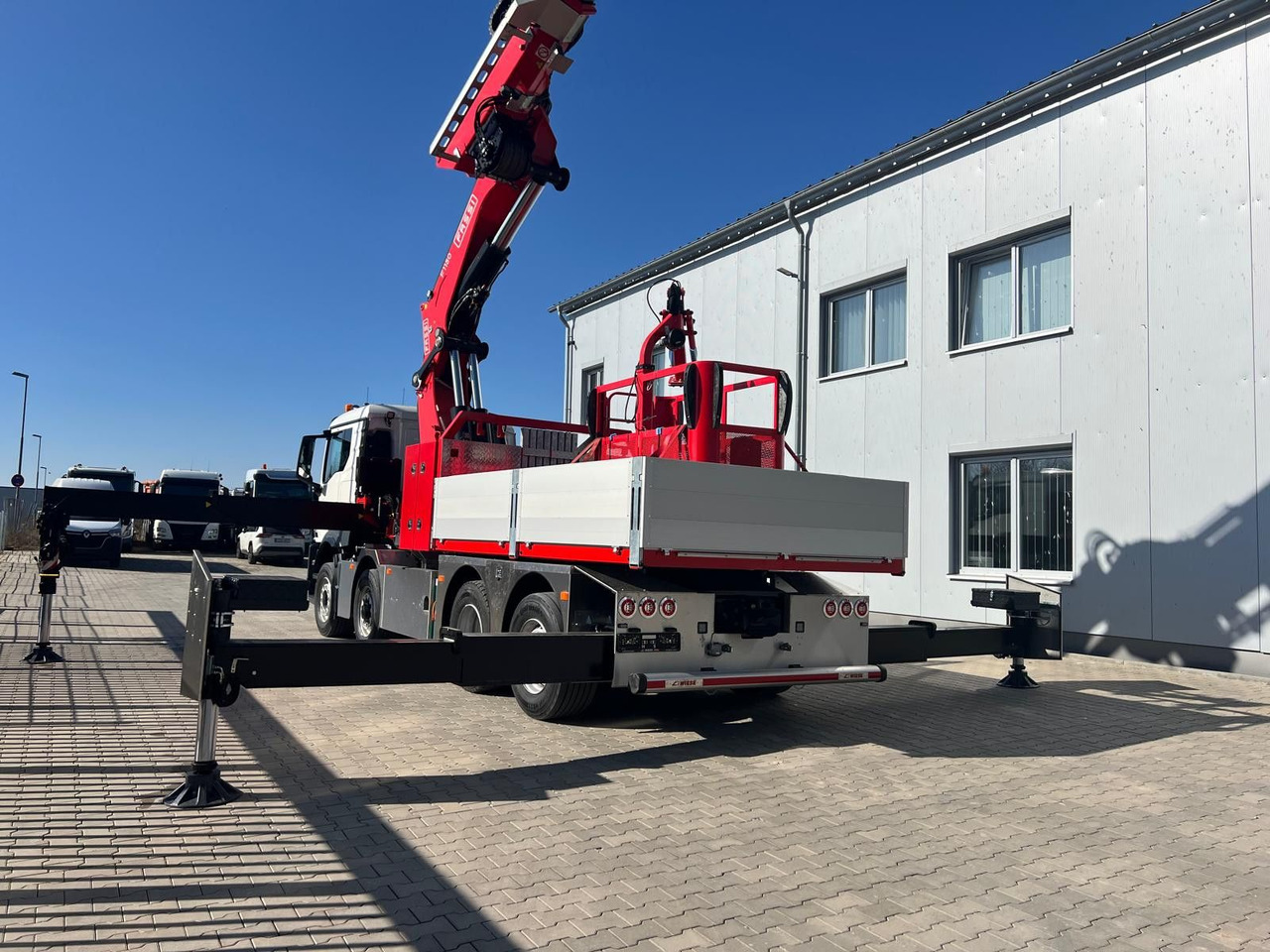 Тягач MAN 8x4 Hydro mit F1150 inkl Jib und Winde Korb: фото 13
