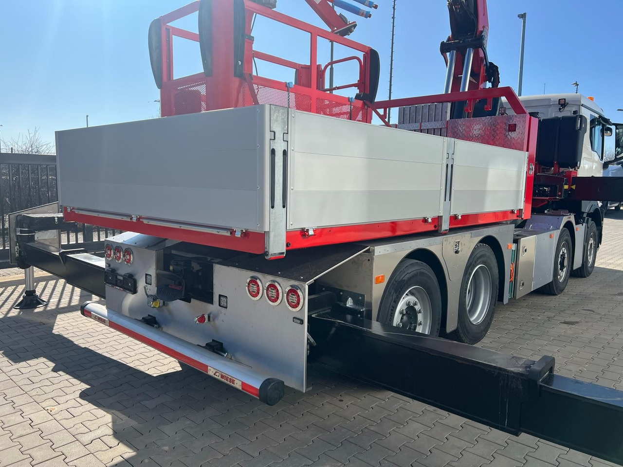 Тягач MAN 8x4 Hydro mit F1150 inkl Jib und Winde Korb: фото 6