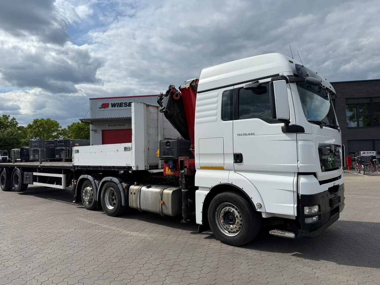 Тягач MAN TGX 26.440 6x2 mit HMF 3000-5 Kran: фото 1