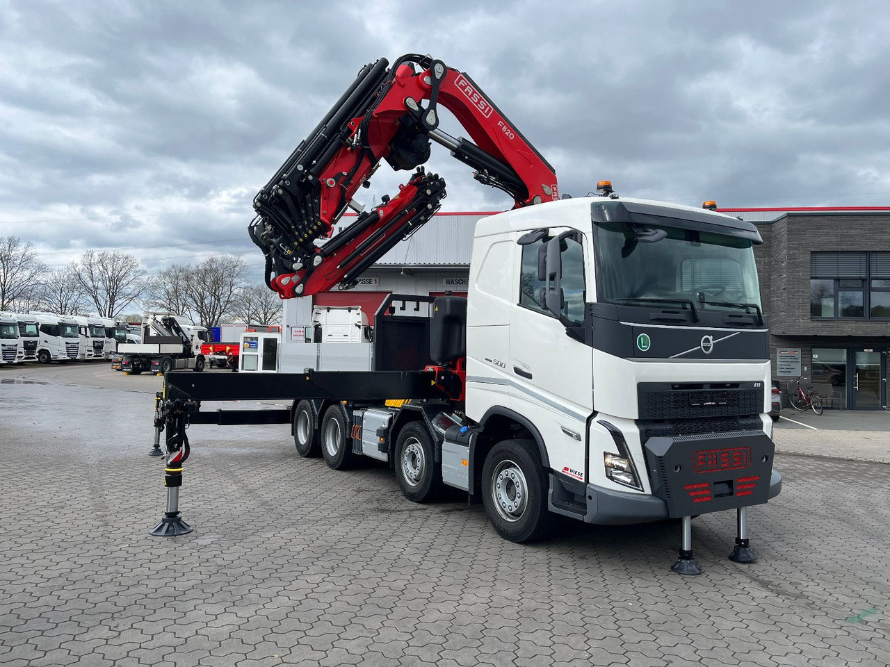 Volvo FH 500 8x4 Kran F820 RA2.27 Jib & Winde Sofort - Грузовик бортовой/ Платформа, Автоманипулятор: фото 1 Volvo FH 500 8x4 Kran F820 RA2.27 Jib & Winde Sofort - Грузовик бортовой/ Платформа, Автоманипулятор: фото 1