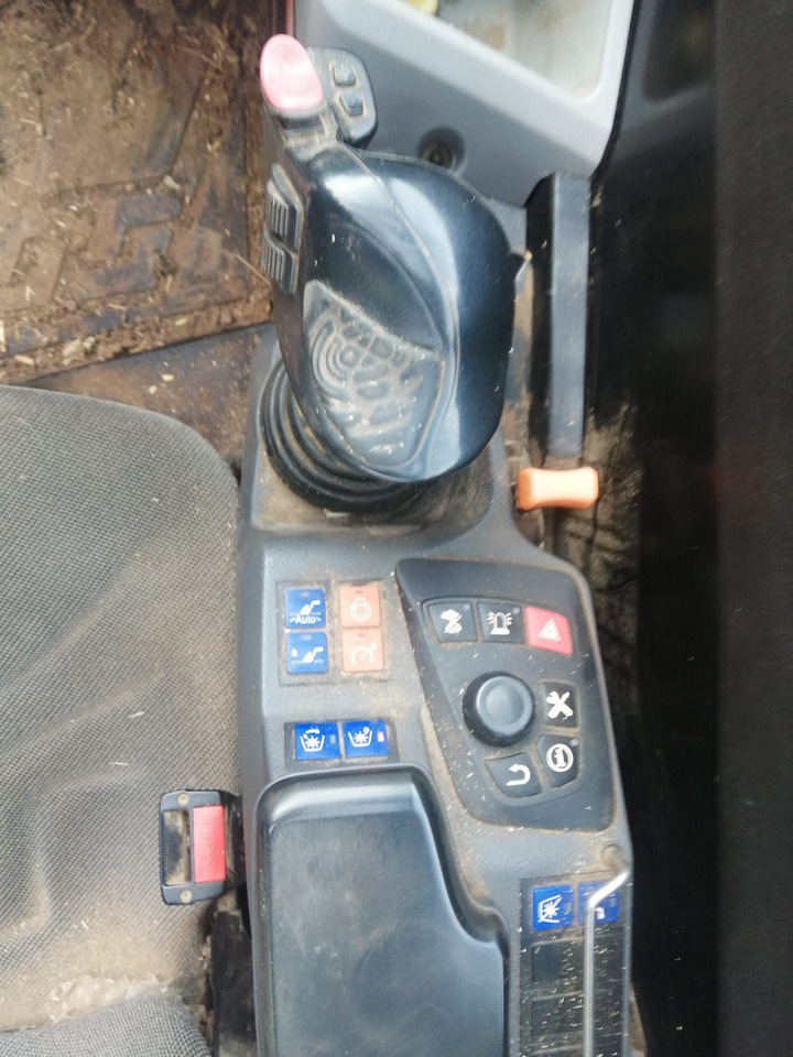 MANITOU 630 105 - Трактор: фото 4 MANITOU 630 105 - Трактор: фото 4