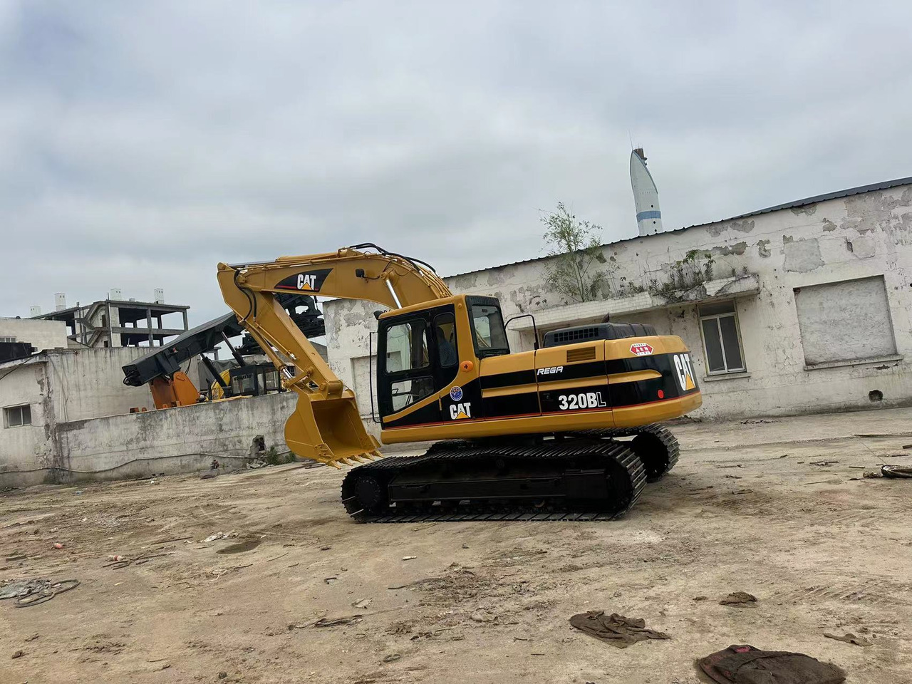 CATERPILLAR 320BL - Гусеничный экскаватор: фото 3 CATERPILLAR 320BL - Гусеничный экскаватор: фото 3