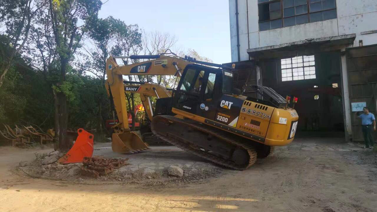 CATERPILLAR 320D - Гусеничный экскаватор: фото 2 CATERPILLAR 320D - Гусеничный экскаватор: фото 2