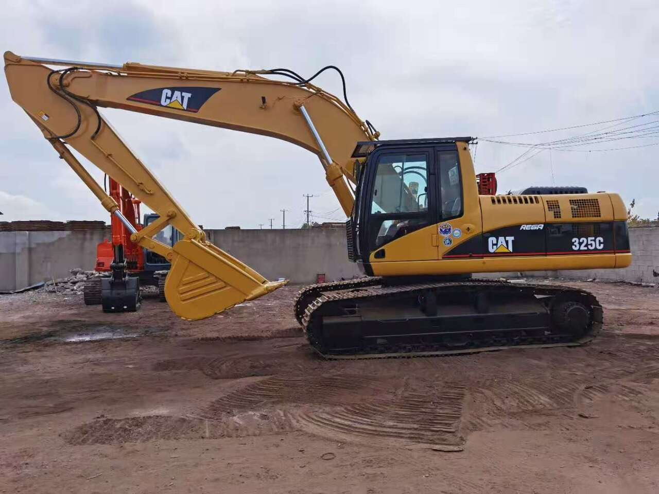 CATERPILLAR 325C - Гусеничный экскаватор: фото 1 CATERPILLAR 325C - Гусеничный экскаватор: фото 1