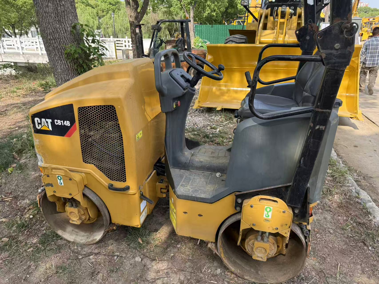 CATERPILLAR CB14B - Каток: фото 4 CATERPILLAR CB14B - Каток: фото 4