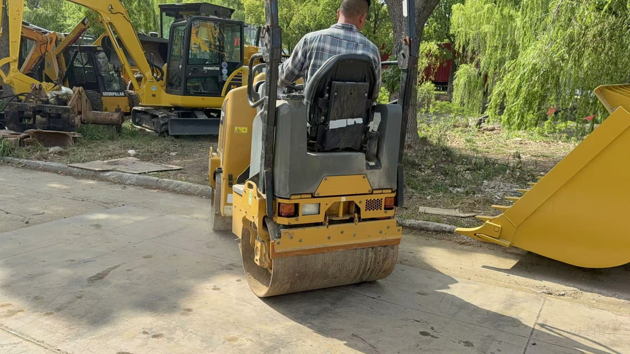 CATERPILLAR CB14B - Каток: фото 2 CATERPILLAR CB14B - Каток: фото 2