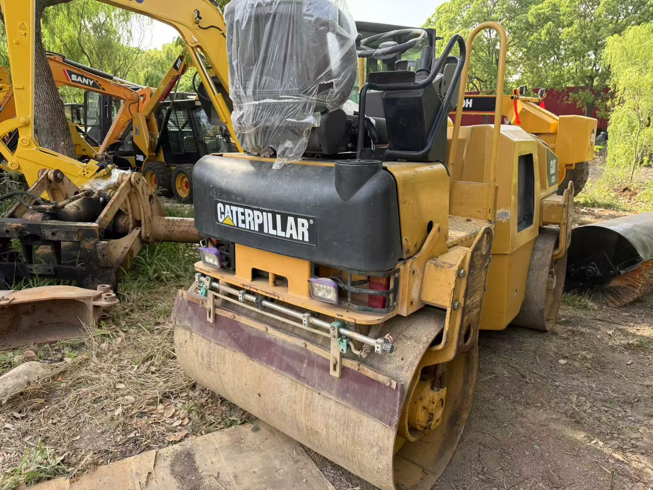 CATERPILLAR CB24B - Каток: фото 4 CATERPILLAR CB24B - Каток: фото 4