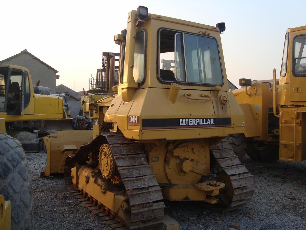 CATERPILLAR D4H - Бульдозер: фото 2 CATERPILLAR D4H - Бульдозер: фото 2