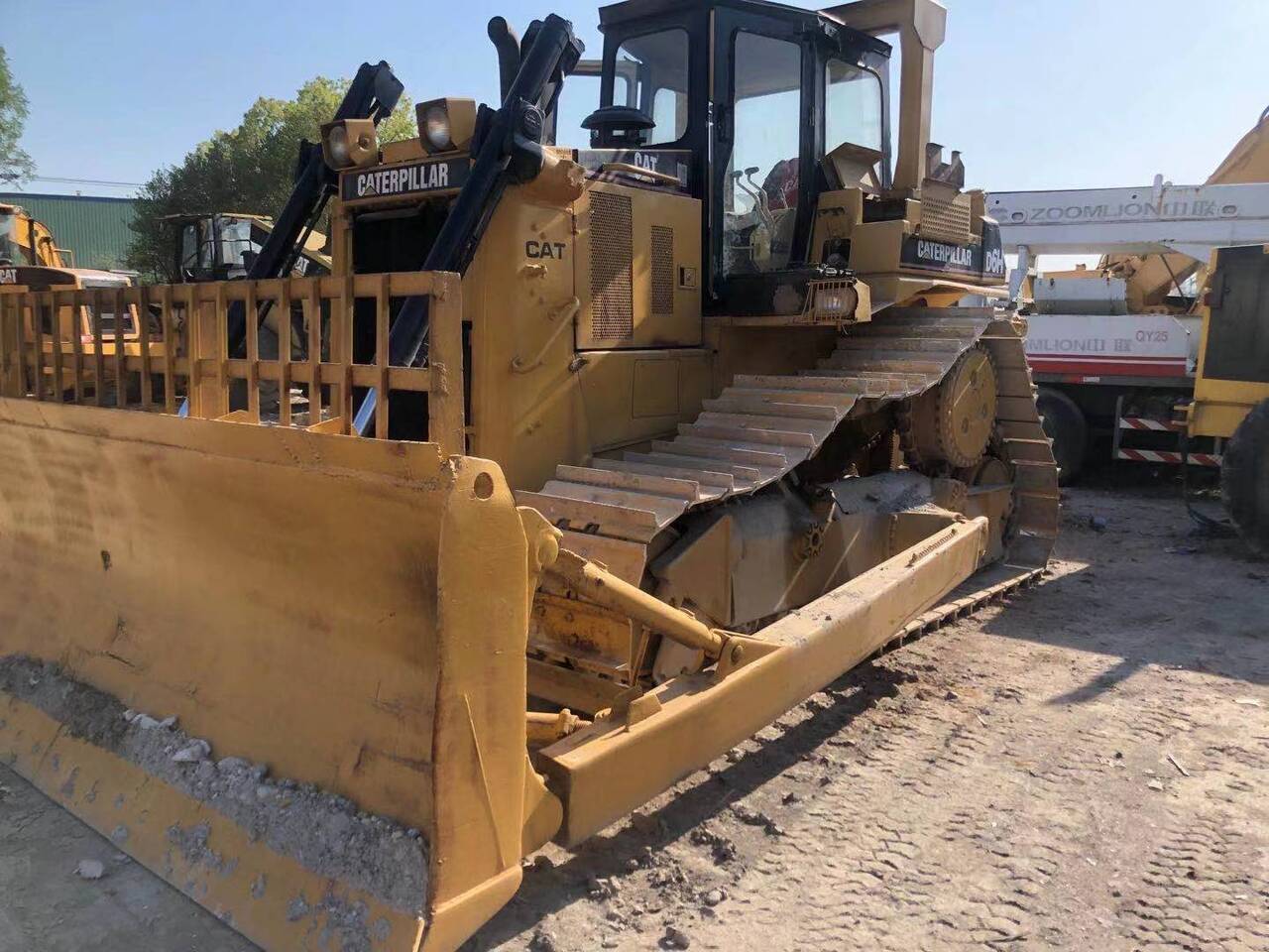 CATERPILLAR D6H - Бульдозер: фото 1 CATERPILLAR D6H - Бульдозер: фото 1