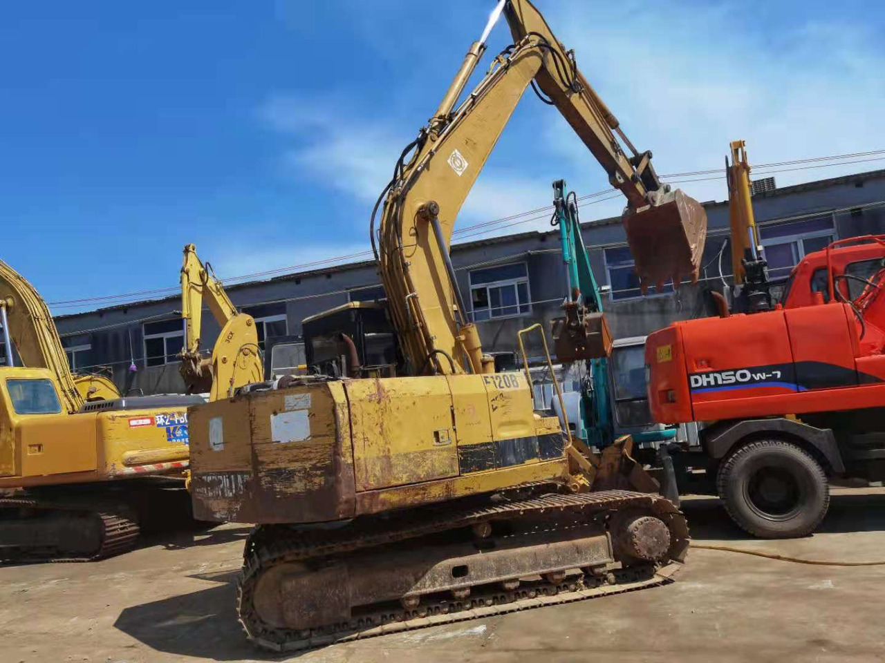 CATERPILLAR E120B - Экскаватор: фото 1 CATERPILLAR E120B - Экскаватор: фото 1