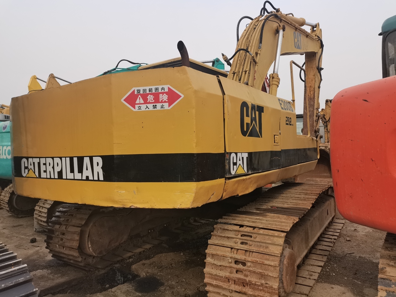 CATERPILLAR E200 - Гусеничный экскаватор: фото 1 CATERPILLAR E200 - Гусеничный экскаватор: фото 1