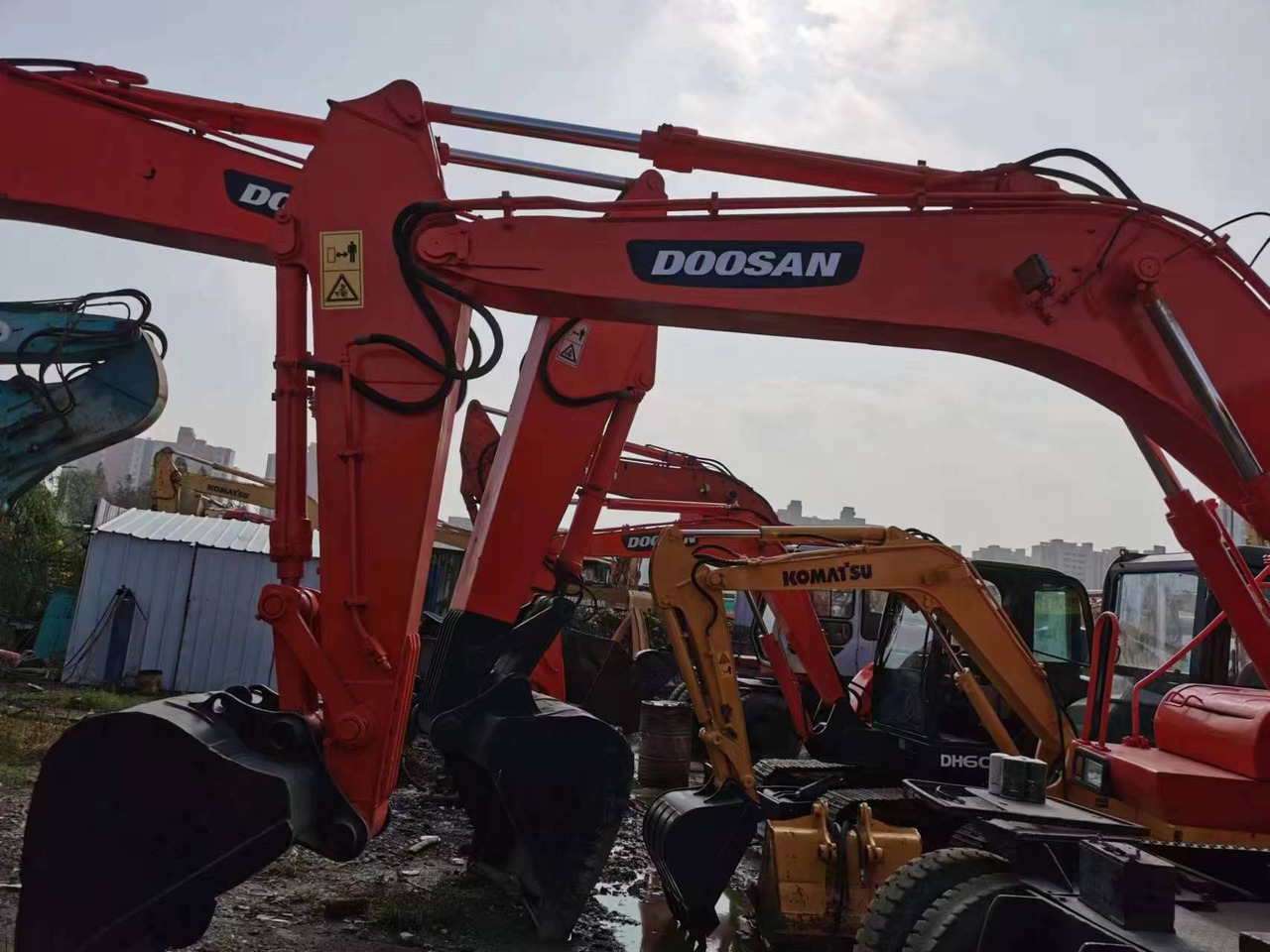 DOOSAN DH140W-7 - Колёсный экскаватор: фото 3 DOOSAN DH140W-7 - Колёсный экскаватор: фото 3