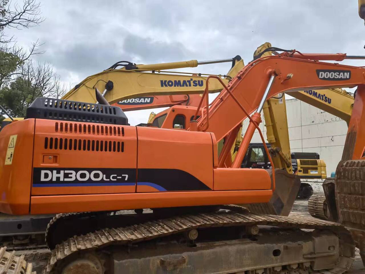 DOOSAN DH300 - Гусеничный экскаватор: фото 2 DOOSAN DH300 - Гусеничный экскаватор: фото 2