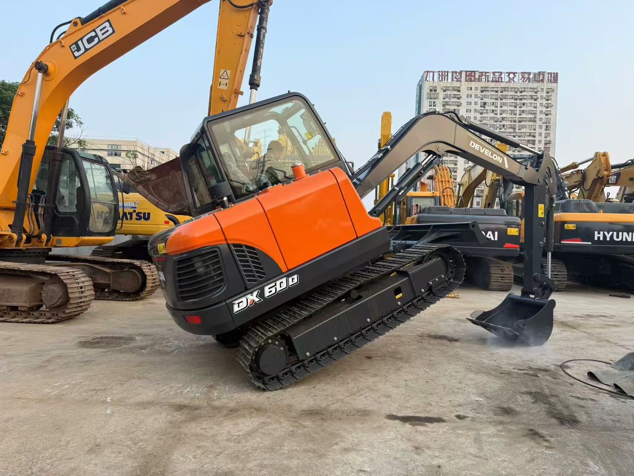 DOOSAN DX60D-10 - Гусеничный экскаватор: фото 1 DOOSAN DX60D-10 - Гусеничный экскаватор: фото 1