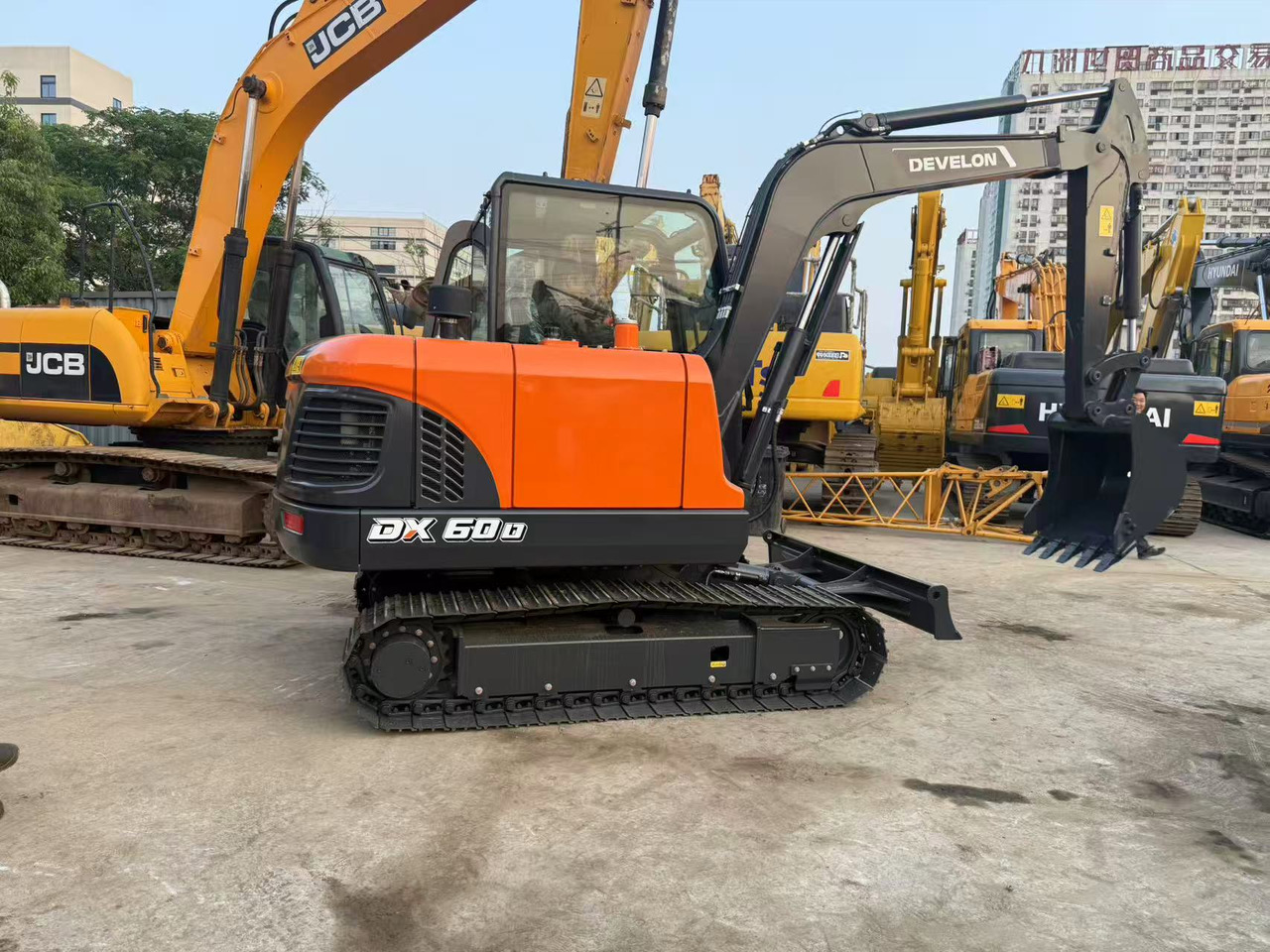 DOOSAN DX60D-10 - Гусеничный экскаватор: фото 3 DOOSAN DX60D-10 - Гусеничный экскаватор: фото 3