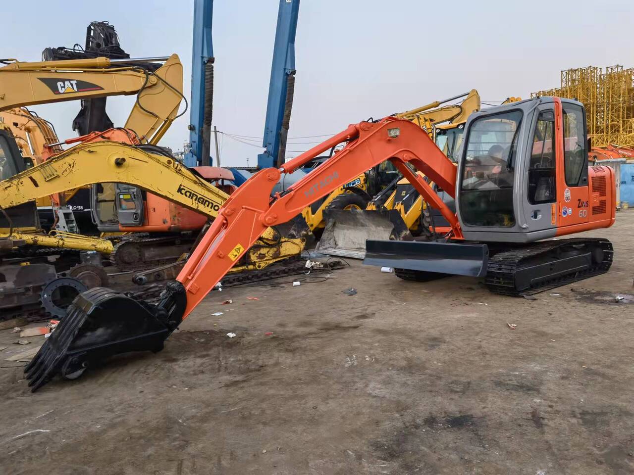 HITACHI ZX60 - Гусеничный экскаватор: фото 3 HITACHI ZX60 - Гусеничный экскаватор: фото 3