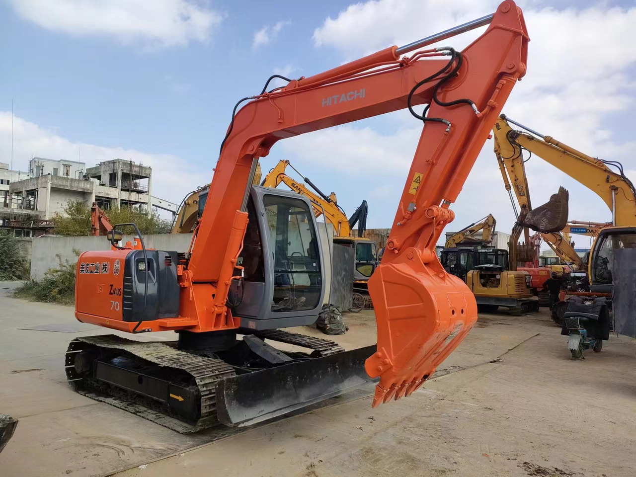 HITACHI ZX70 - Гусеничный экскаватор: фото 1 HITACHI ZX70 - Гусеничный экскаватор: фото 1