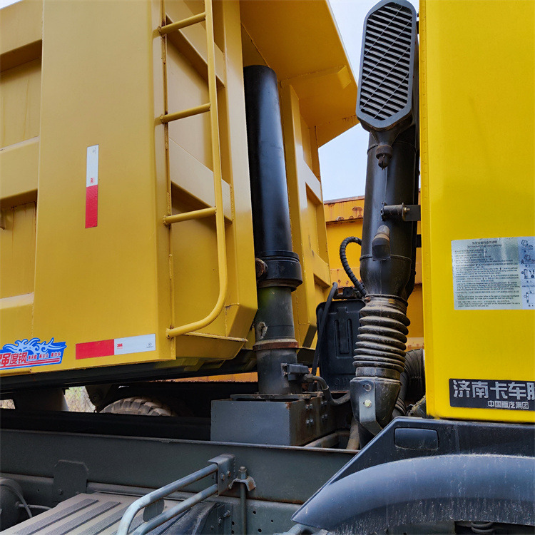 Самосвал HOWO HOWO 6x4 336hp-Yellow: фото 6 Самосвал HOWO HOWO 6x4 336hp-Yellow: фото 6