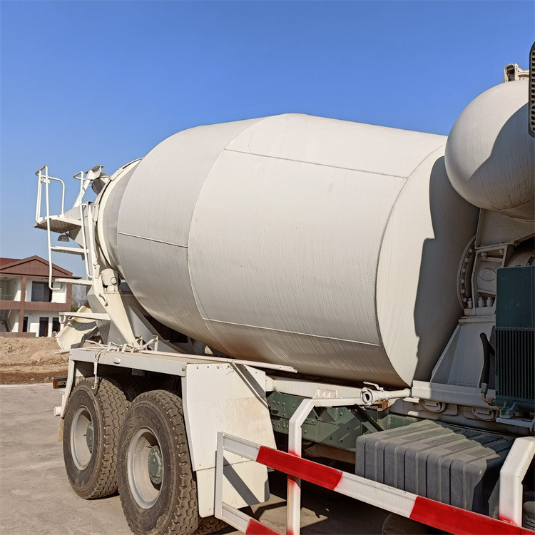 HOWO HOWO-mixer pump truck - Автобетононасос-смеситель: фото 2 HOWO HOWO-mixer pump truck - Автобетононасос-смеситель: фото 2