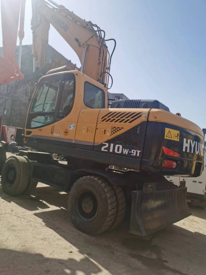 HYUNDAI 210W-9 - Колёсный экскаватор: фото 4 HYUNDAI 210W-9 - Колёсный экскаватор: фото 4