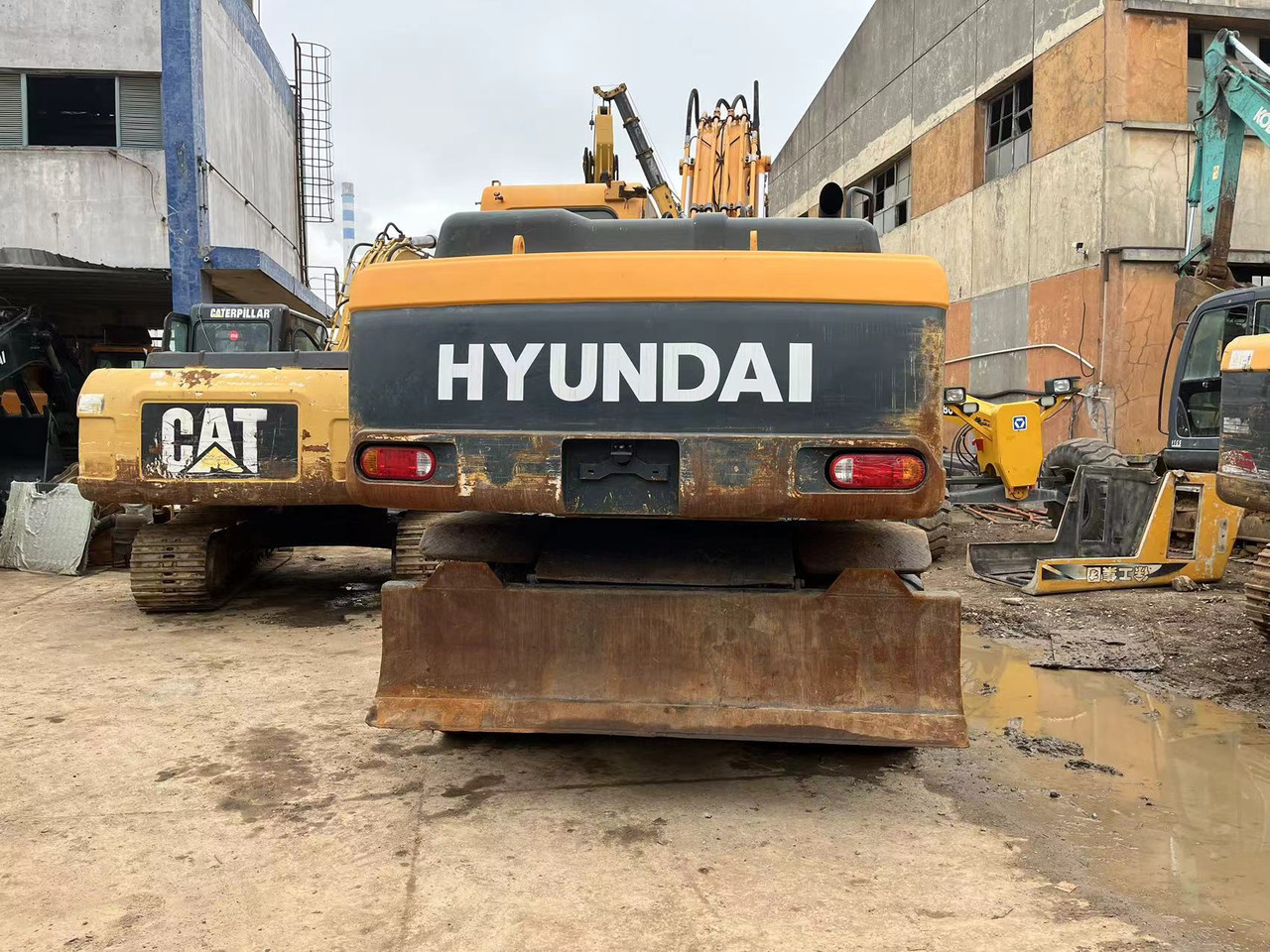 HYUNDAI 210W-9 - Колёсный экскаватор: фото 4 HYUNDAI 210W-9 - Колёсный экскаватор: фото 4