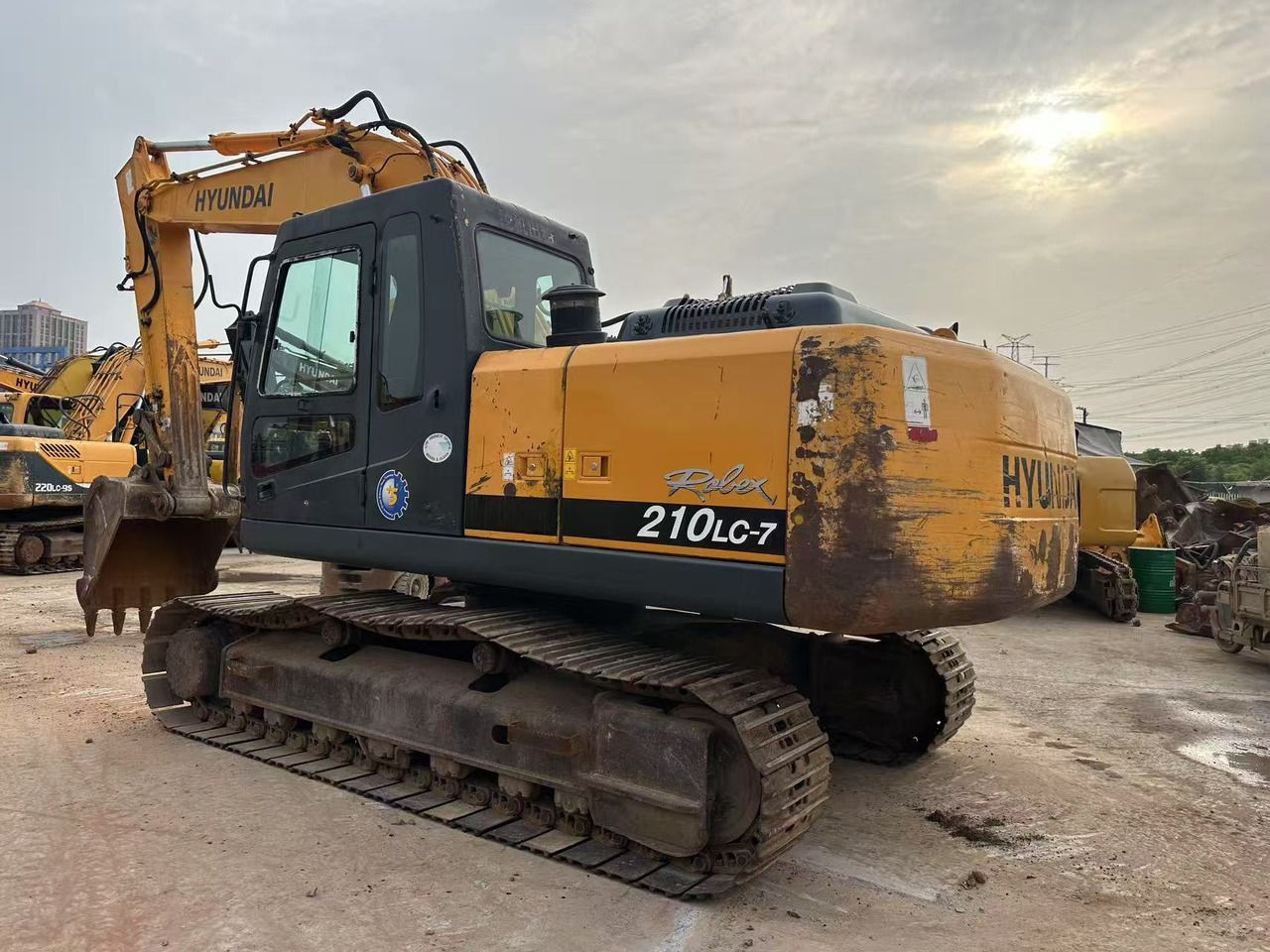 Hyundai R210LC-7 - Гусеничный экскаватор: фото 2 Hyundai R210LC-7 - Гусеничный экскаватор: фото 2