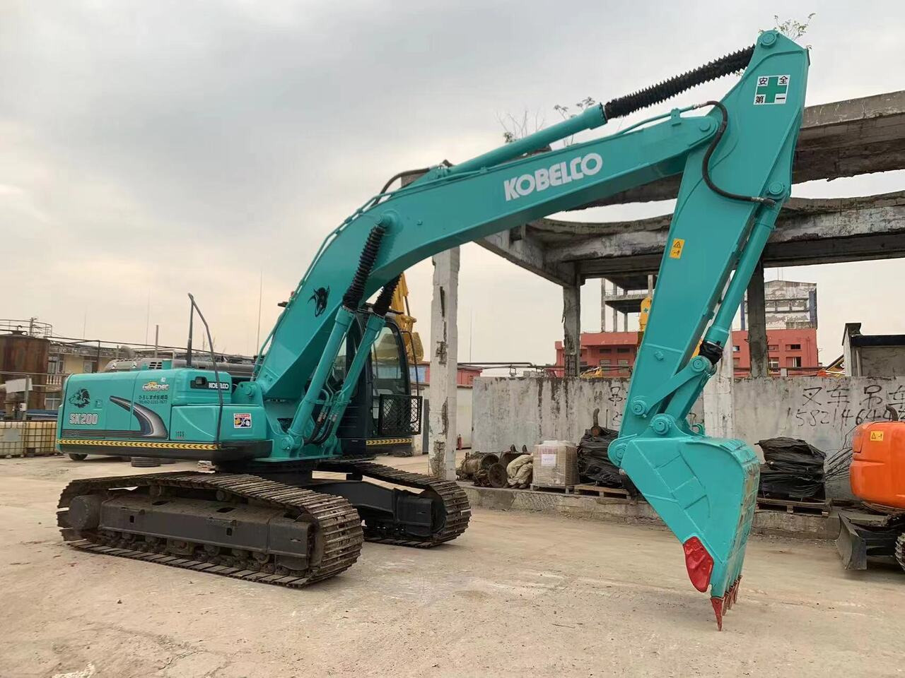 KOBELCO SK200-8-excavator - Гусеничный экскаватор: фото 3 KOBELCO SK200-8-excavator - Гусеничный экскаватор: фото 3
