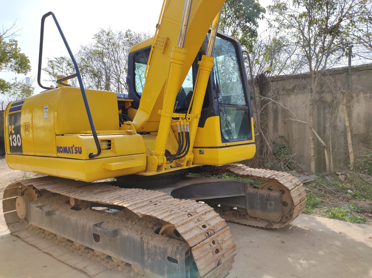KOMATSU PC130-7 - Гусеничный экскаватор: фото 2 KOMATSU PC130-7 - Гусеничный экскаватор: фото 2