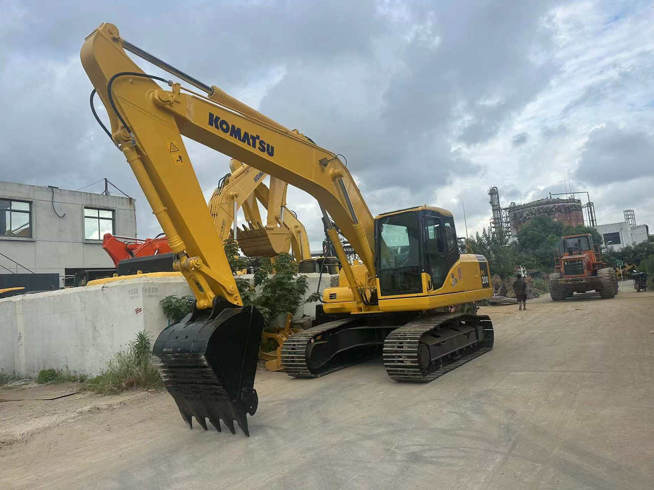 KOMATSU PC200-7 - Гусеничный экскаватор: фото 3 KOMATSU PC200-7 - Гусеничный экскаватор: фото 3