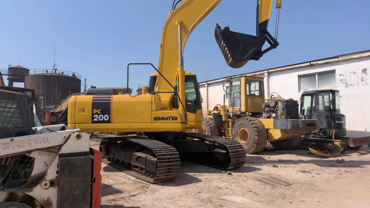 KOMATSU PC200-7 - Гусеничный экскаватор: фото 2 KOMATSU PC200-7 - Гусеничный экскаватор: фото 2