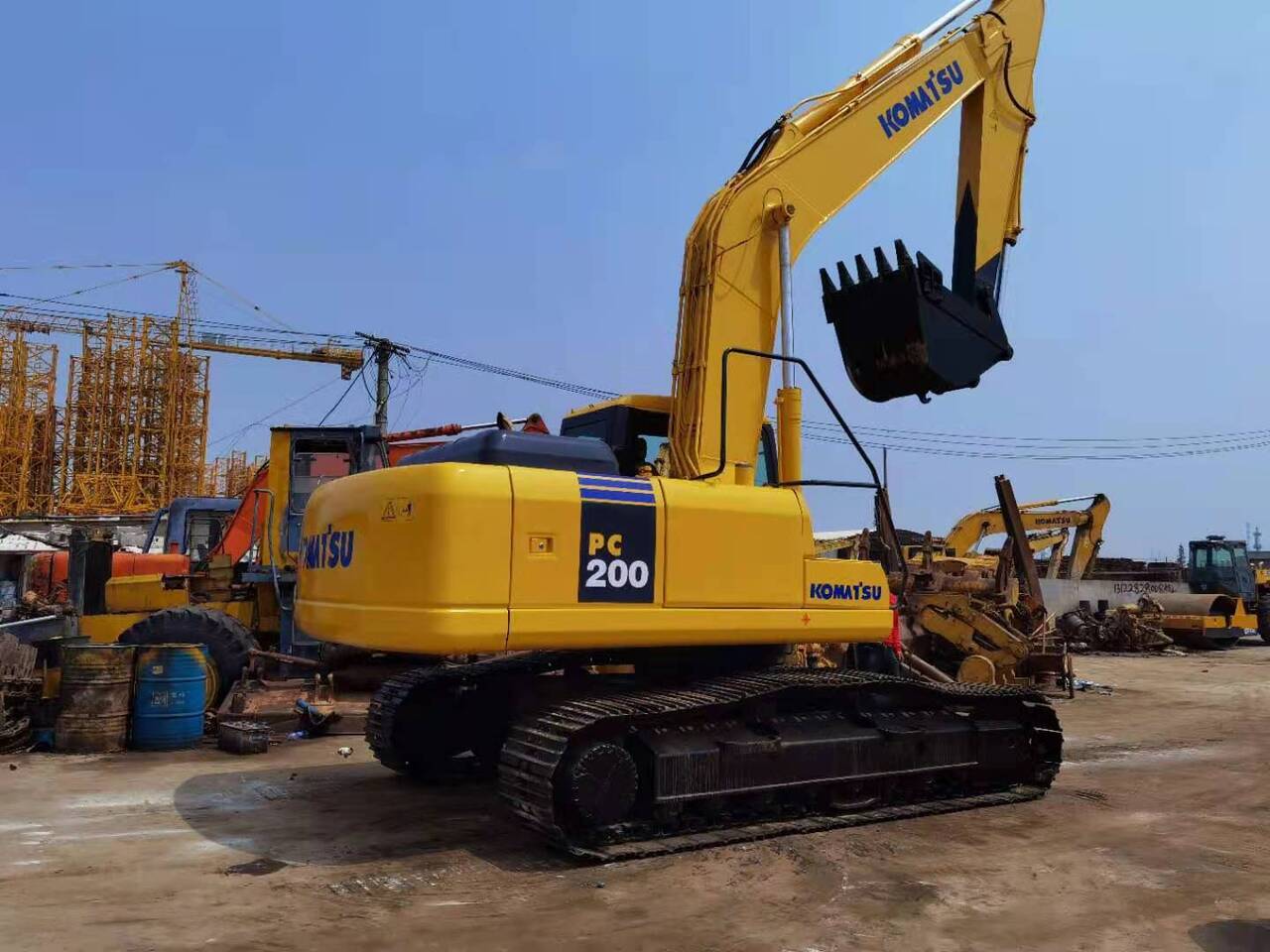 KOMATSU PC200 - Гусеничный экскаватор: фото 1 KOMATSU PC200 - Гусеничный экскаватор: фото 1