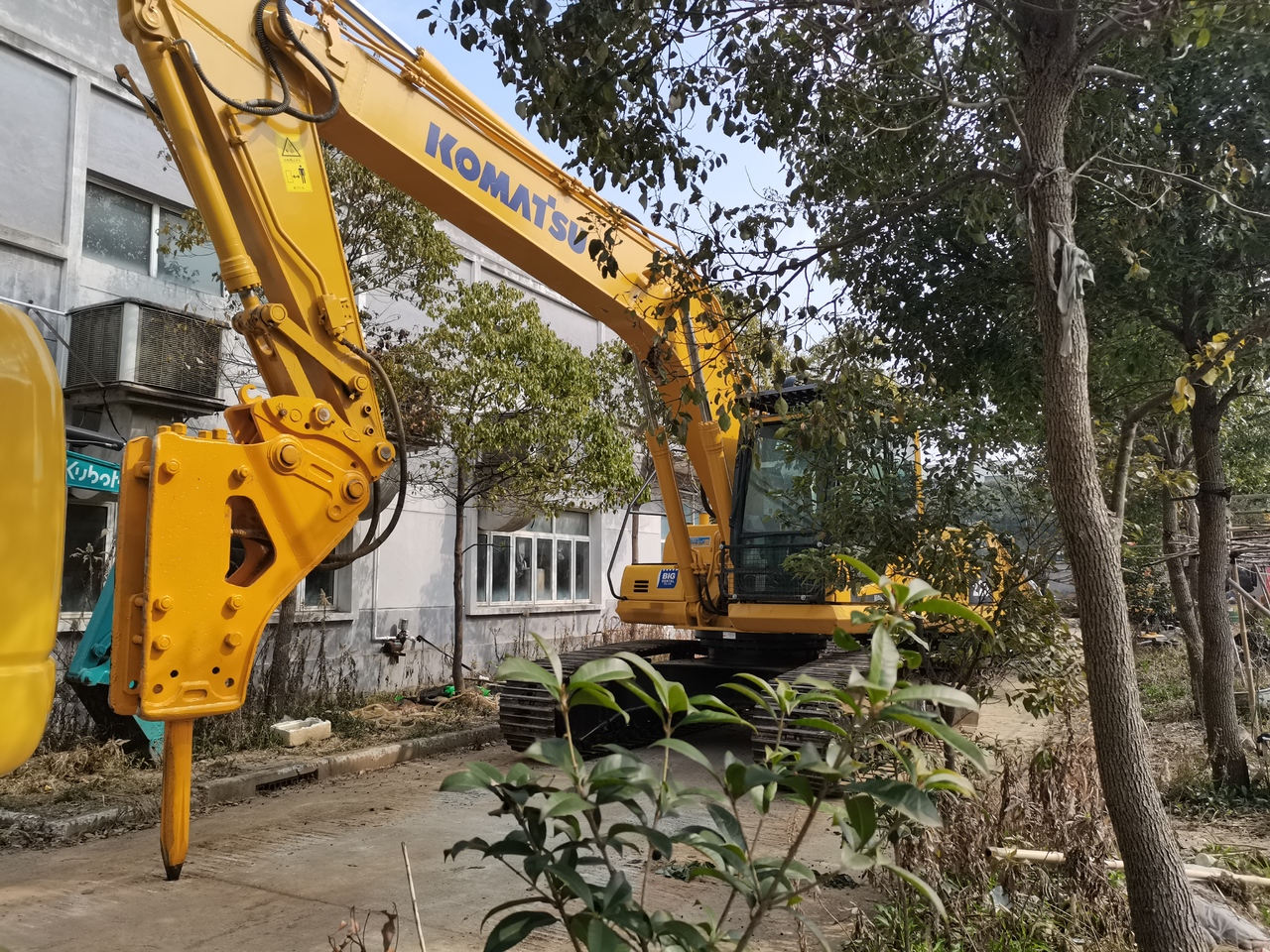 KOMATSU PC220-8 - Гусеничный экскаватор: фото 2 KOMATSU PC220-8 - Гусеничный экскаватор: фото 2