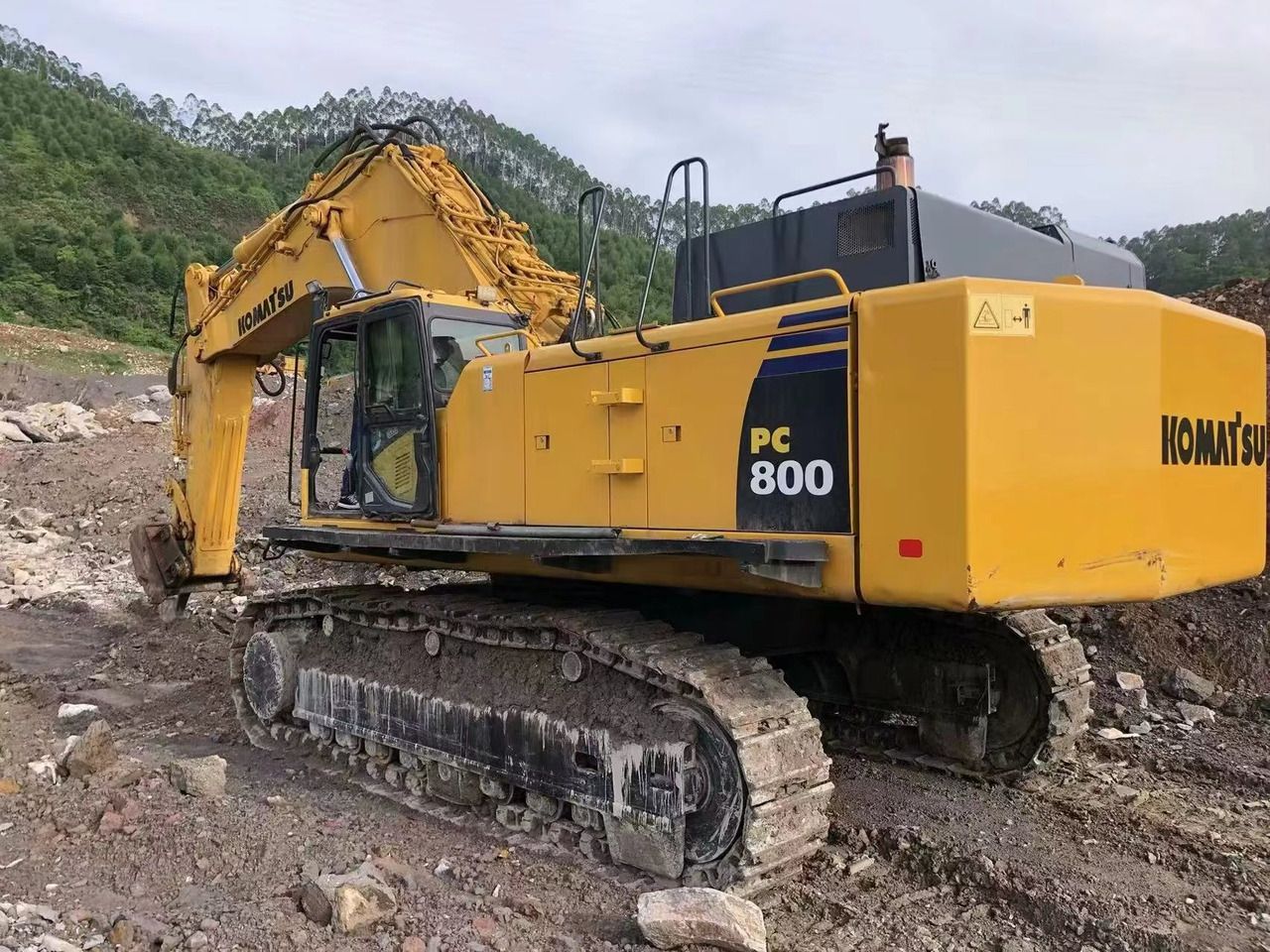 KOMATSU PC800-7 - Гусеничный экскаватор: фото 1 KOMATSU PC800-7 - Гусеничный экскаватор: фото 1