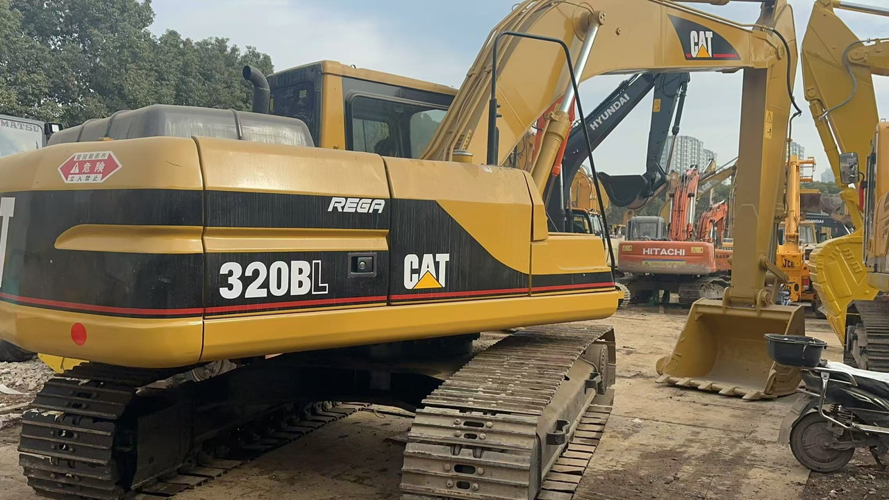 - Гусеничный экскаватор: фото 1 - Гусеничный экскаватор: фото 1