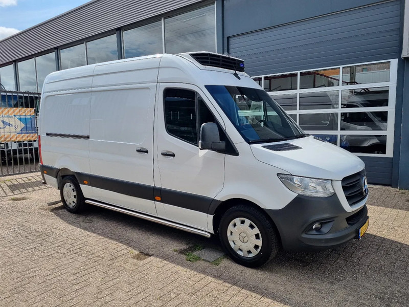 Mercedes-Benz Sprinter 316 CDI Koelwagen Carrier Xarios 350 st 230V +20C/-20C Euro 6 - Малотоннажный рефрижератор: фото 1 Mercedes-Benz Sprinter 316 CDI Koelwagen Carrier Xarios 350 st 230V +20C/-20C Euro 6 - Малотоннажный рефрижератор: фото 1