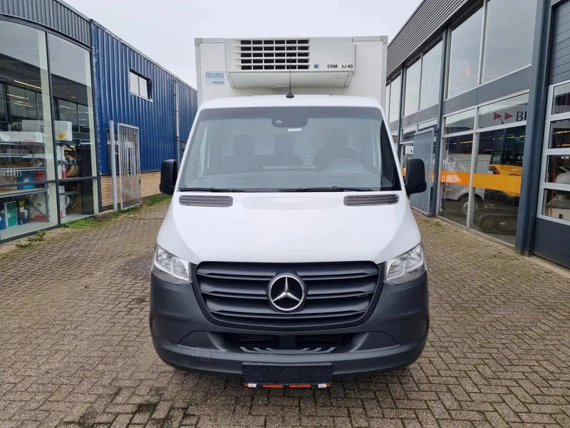 Mercedes-Benz Sprinter 516 CDI THERMOKING V500 MAX MT/ -20+20 STANDBY 380V - Малотоннажный рефрижератор: фото 3 Mercedes-Benz Sprinter 516 CDI THERMOKING V500 MAX MT/ -20+20 STANDBY 380V - Малотоннажный рефрижератор: фото 3