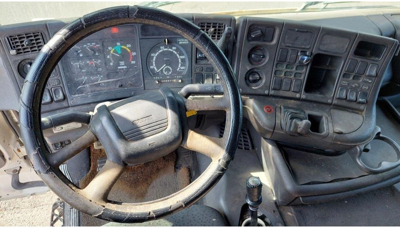 Фото интерьера 1: Тягач Scania R124-360 124 360 Фото интерьера 1: Тягач Scania R124-360 124 360