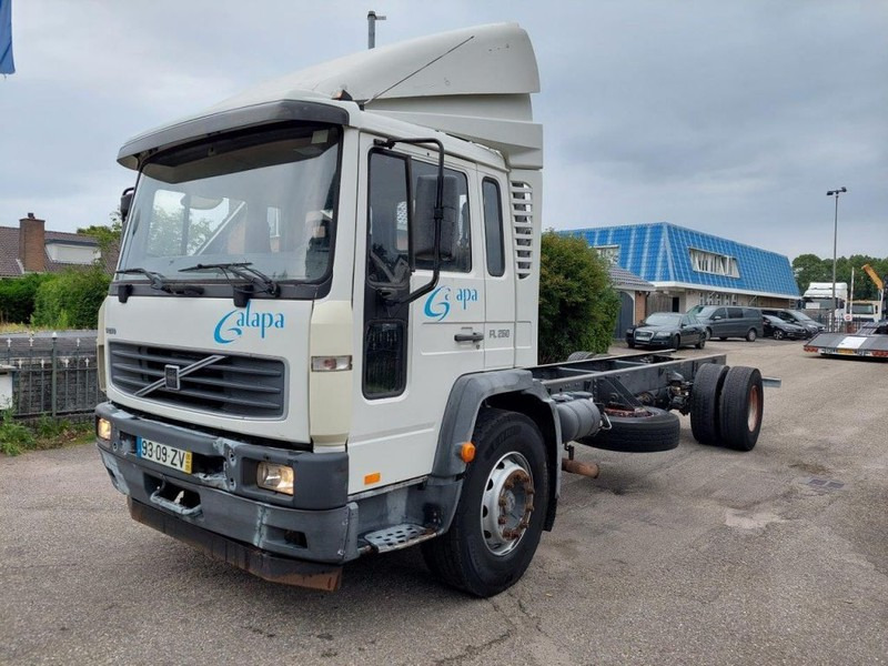 Volvo FL 250 MANUAL STEEL SUSPENSION - Грузовик-шасси: фото 1 Volvo FL 250 MANUAL STEEL SUSPENSION - Грузовик-шасси: фото 1