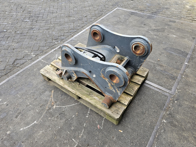 Hydraulische snelwissel cw45s cw45s coupler verachtert eurosteel - Сцепное устройство для Строительной техники: фото 4 Hydraulische snelwissel cw45s cw45s coupler verachtert eurosteel - Сцепное устройство для Строительной техники: фото 4