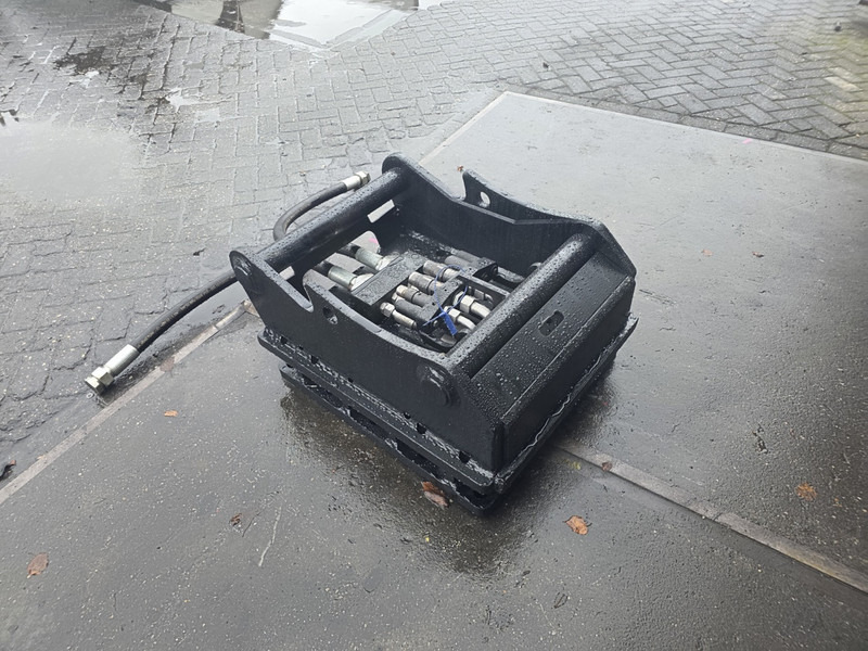 Kopplaat steelwrist oq80 oilquick 80 - Сцепное устройство для Строительной техники: фото 3 Kopplaat steelwrist oq80 oilquick 80 - Сцепное устройство для Строительной техники: фото 3